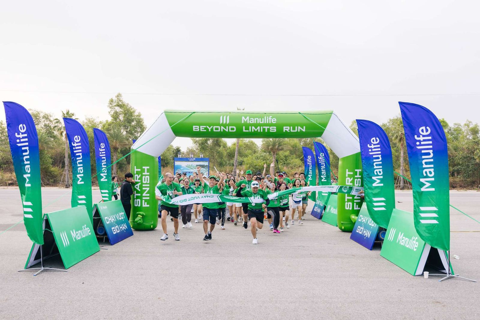 Cổng START/FINISH Manulife Beyond Limits Run 2025