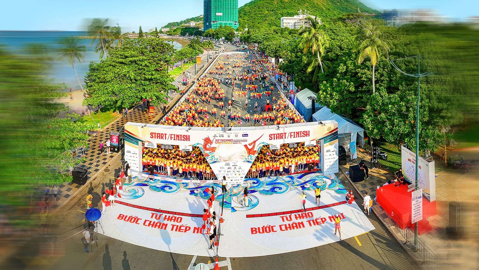Toàn cảnh khu xuất phát Marathon Strong Vietnam 2024 ven biển Vũng Tàu